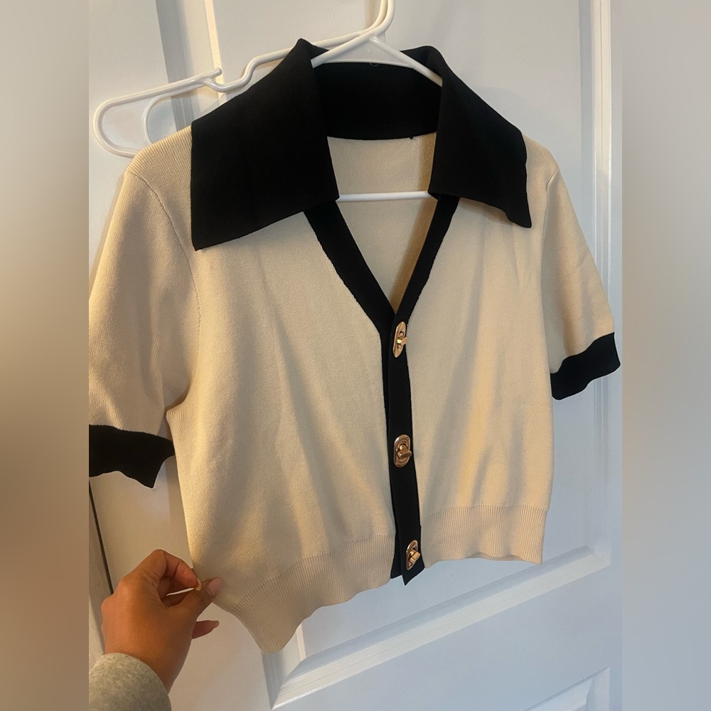 Commense beige and black collared top medium